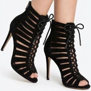 Gorgeous Vince Camuto Gladiator Heels NWOB ❤️